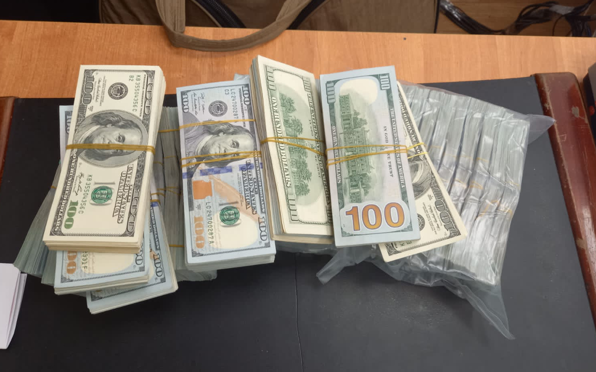 Шекарадан заңсыз ақша алып өтпек болғандар ұсталды