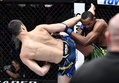 Шавкаттың үш жекпе-жекте қанша табыс тапқаны белгілі болды