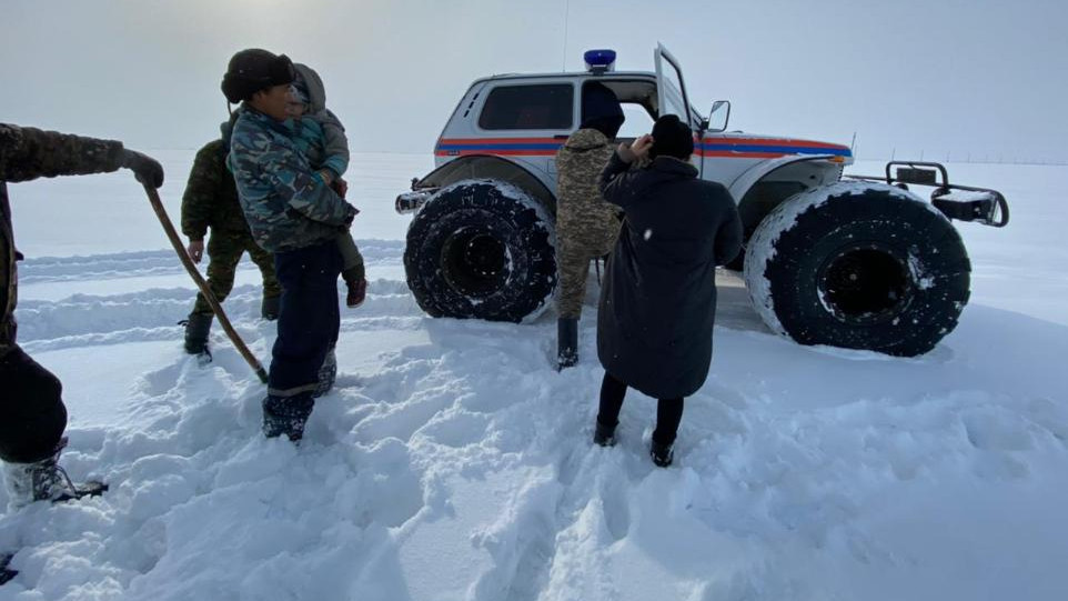 37 адам қар құрсауынан құтқарылды