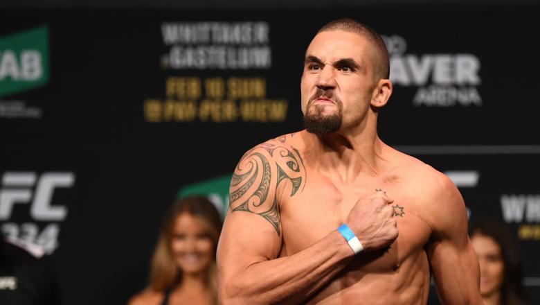 Уиттакер Адесаньяны үшінші кездесуде жеңетініне сенімді