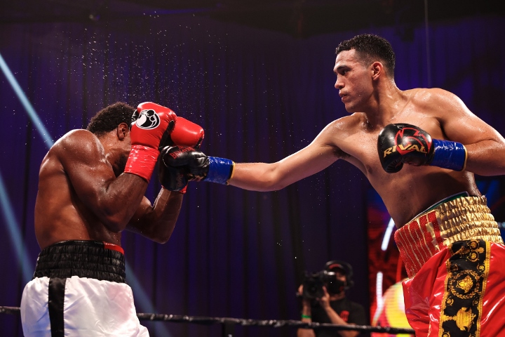 Бенавидес Андрадемен жұдырықтасуға дайын