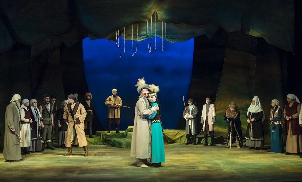 Театр сыны сахнаға серпін беріп отыр ма?