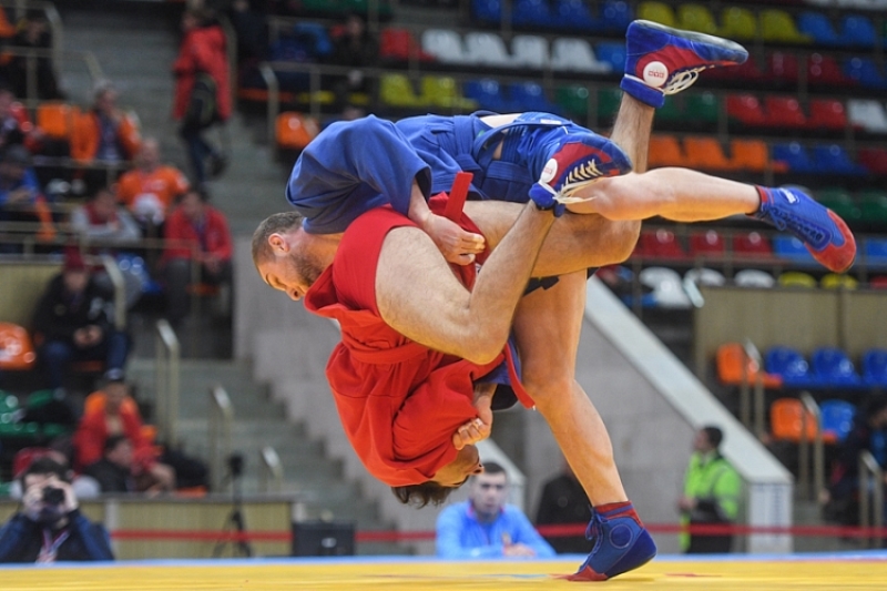 Балуандар чемпионды еске алды