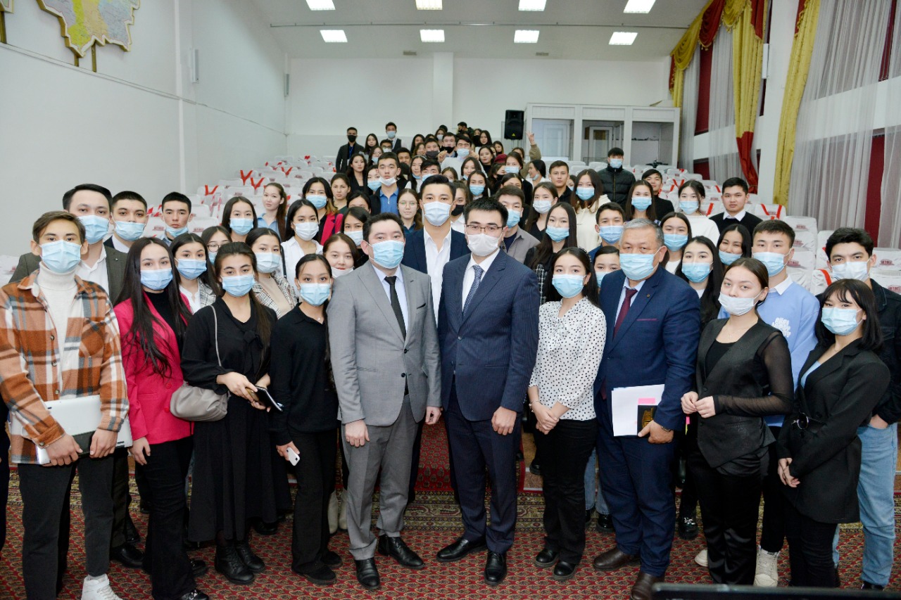 Мамандандырылған мектептерде тәжірибеден өтеді