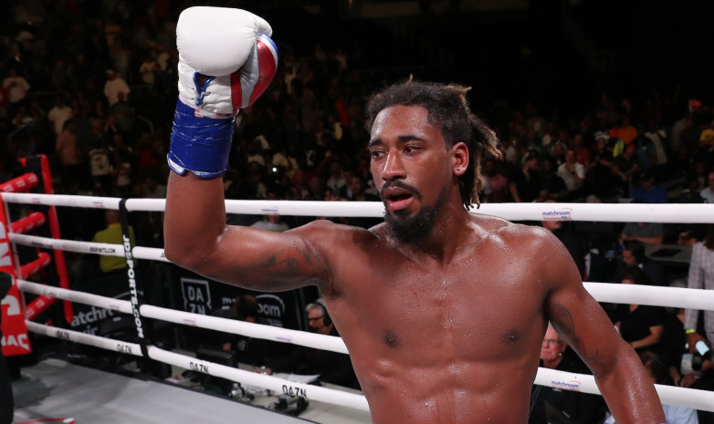 Жәнібекпен жұдырықтасудан қашқан Андраде мамырда рингке оралады