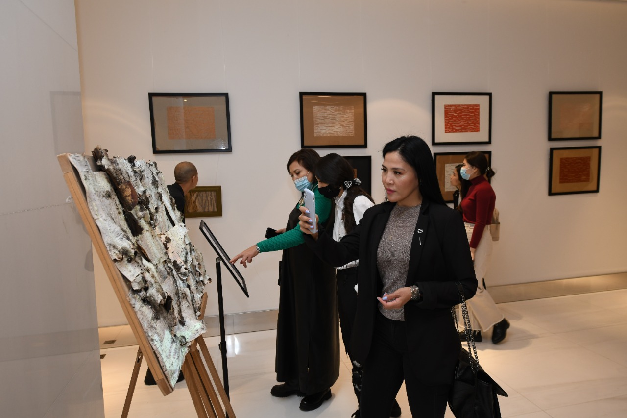 Әлем көшірмесін бейнелеген...