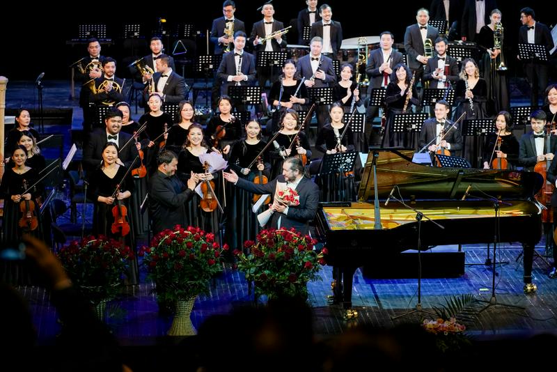 Симфониялық оркестрдің дебюті