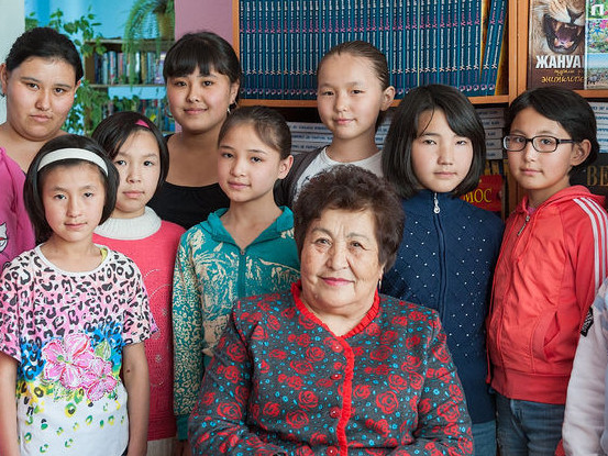 Жанарына жарық күн ұялаған