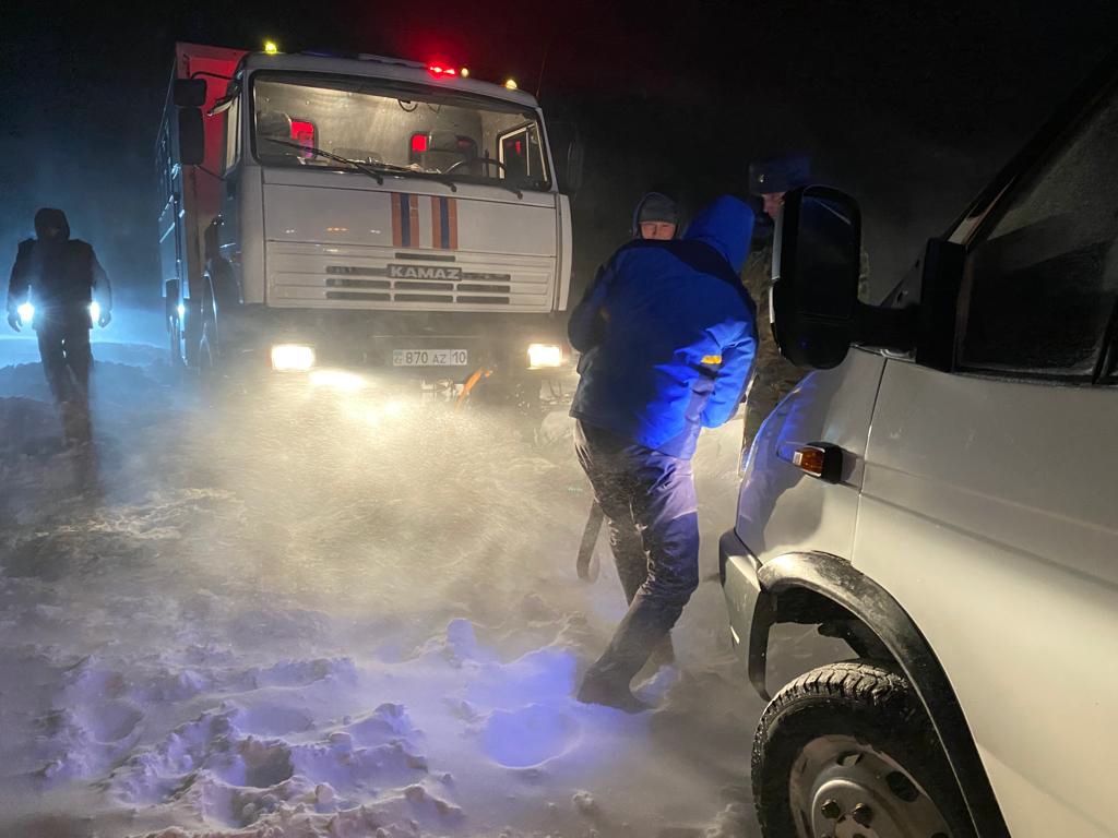 Қар құрсауындағы жолаушылар құтқарылды