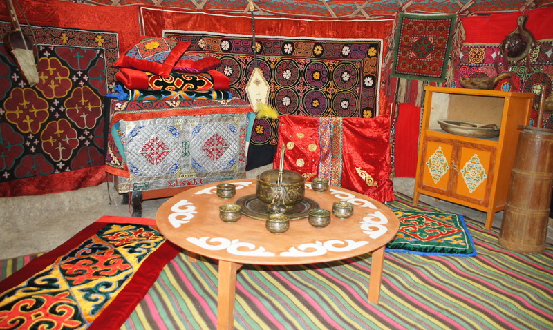 Жүннен жасалған бұйымдар көрме-жәрмеңке төрін жайнатты