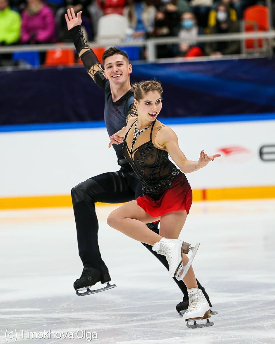 Монпельеде өнер көрсетеді