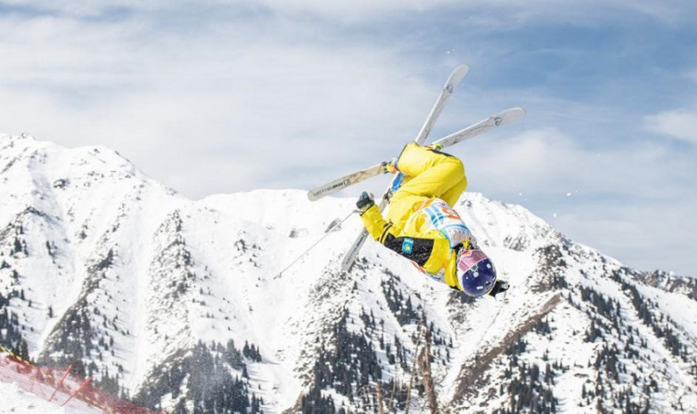 Алтыннан алқа тақты