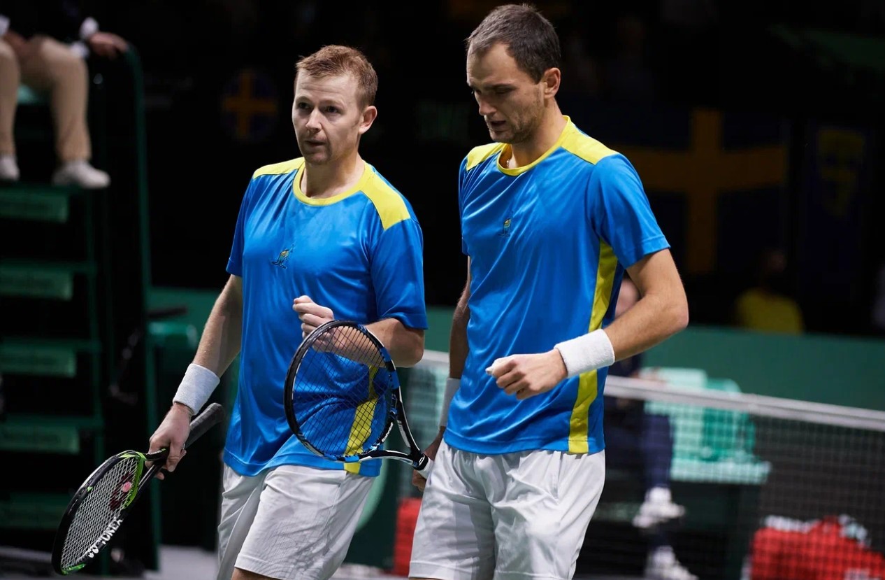 Жігіттер жарап тұр