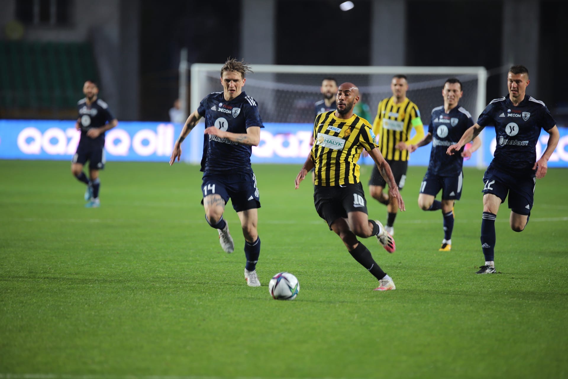 Чемпионды тұғырдан тайдырды