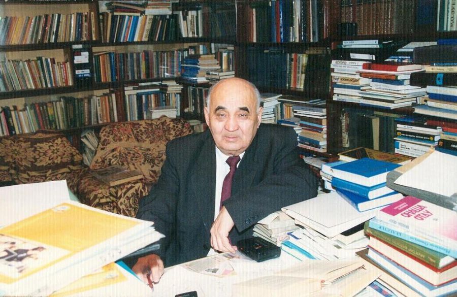 Әдебиеттанудағы бірегей тұлға