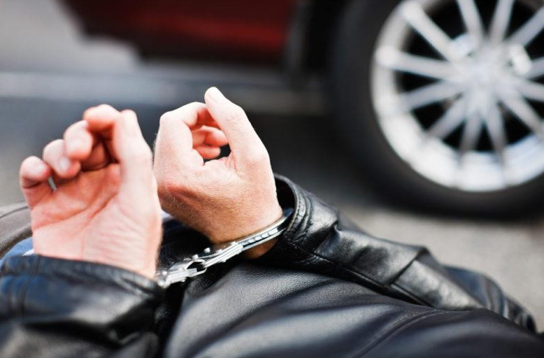 Қарағандыда жасөспірім көлік салонынан ұрлық жасаған