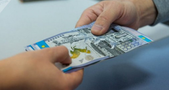 Пара алған ақтөбелік шенеунікке сот үкімі шықты