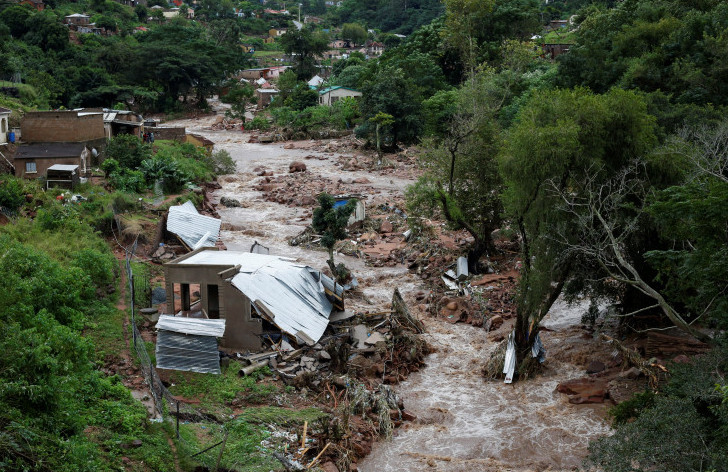 Оңтүстік Африкада су тасқынынан 300-ден астам адам қайтыс болды