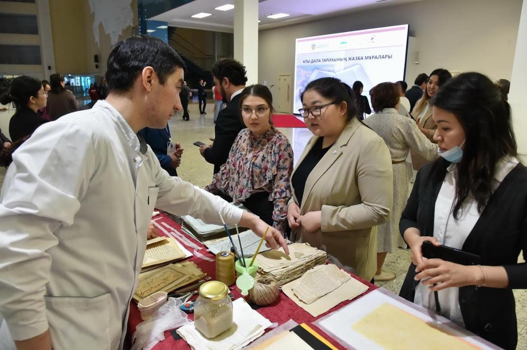 Қадым заманғы қолжазбалар таныстырылды