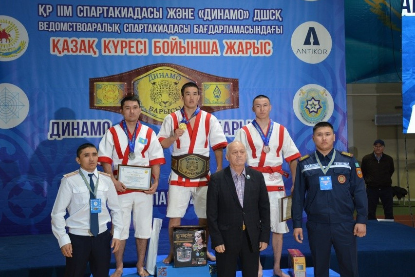 Білек күші бәсекеге түсті