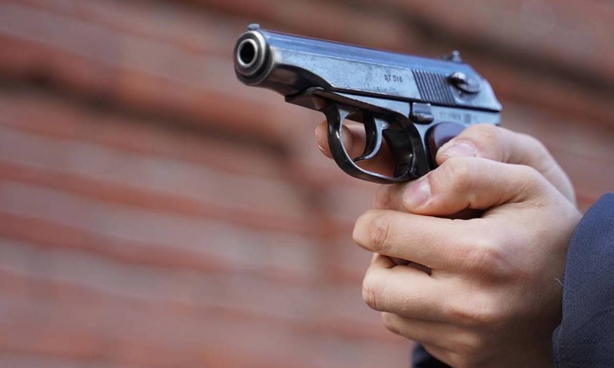 Атыста үш адам оққа ұшты