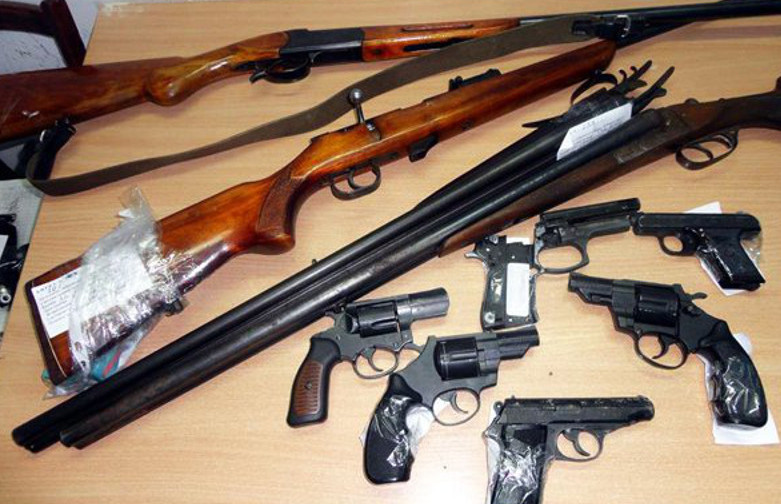 ШҚО тұрғындары өз еркімен полицияға 92 қару тапсырды