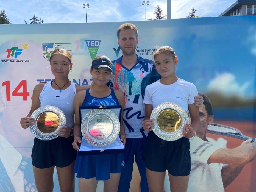 Халықаралық турнирлерде топ жарды