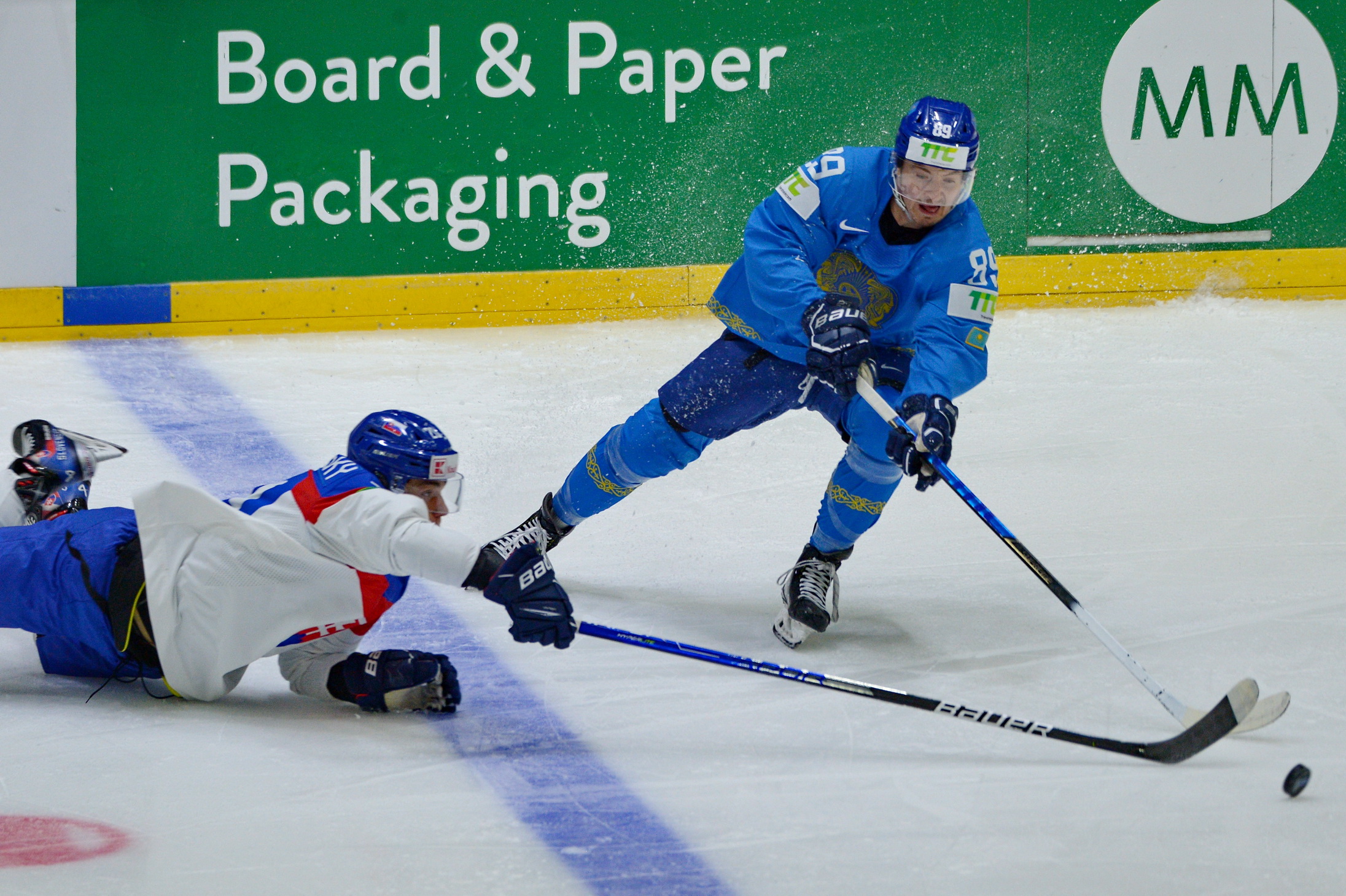 Жеңілістен көз ашпай тұр