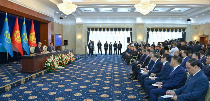 Қасым-Жомарт Тоқаев пен Садыр Жапаров БАҚ өкілдері үшін брифинг өткізді