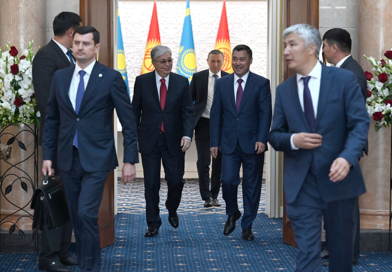 Қазақстан мен Қырғызстан президенттері кеңейтілген құрамда келіссөз жүргізді