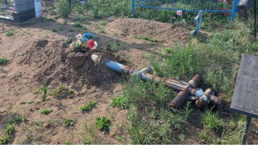 БҚО-да оқушылар зират ескерткіштерін қиратып кеткен