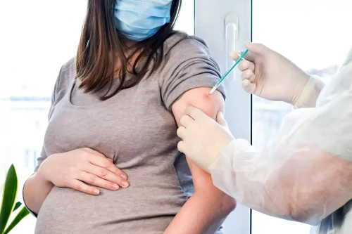 40 мыңнан астам жүкті әйел коронавирусқа қарсы екпе алды