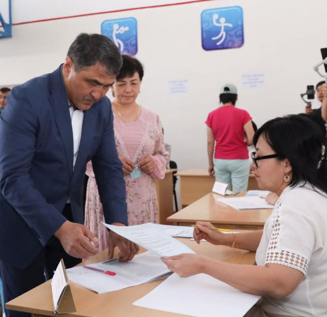 Жамбыл облысының әкімі референдумға қатысып, дауыс берді