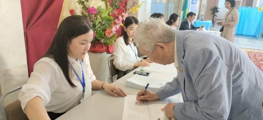 Әйгілі желаяқ Әмин Тұяқов Атырауда дауыс берді