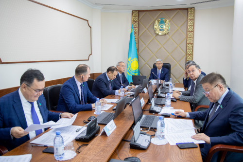 Сенаторлар сақтандыру нарығын дамыту туралы заң жобасын талқылады