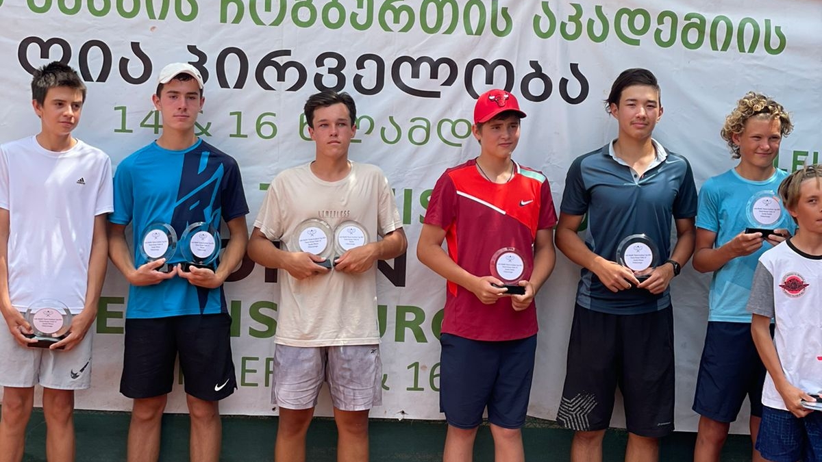 Қарт құрлықтан олжалы оралды