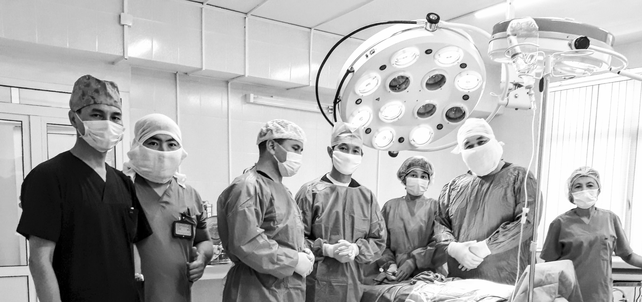 Қолы жеңіл хирург