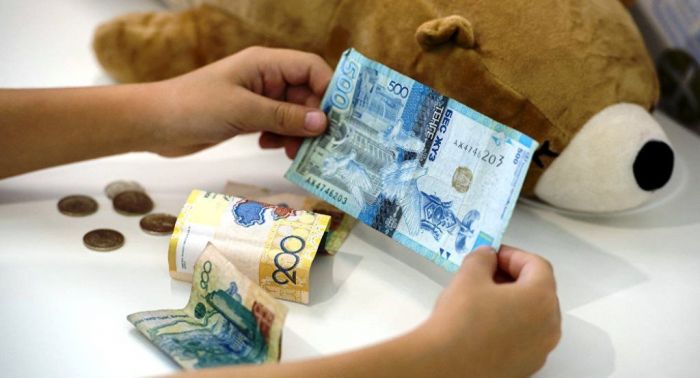 Семейлік әке балаларына 5 миллион теңге қарыз болған