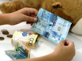 Семейлік әке балаларына 5 миллион теңге қарыз болған