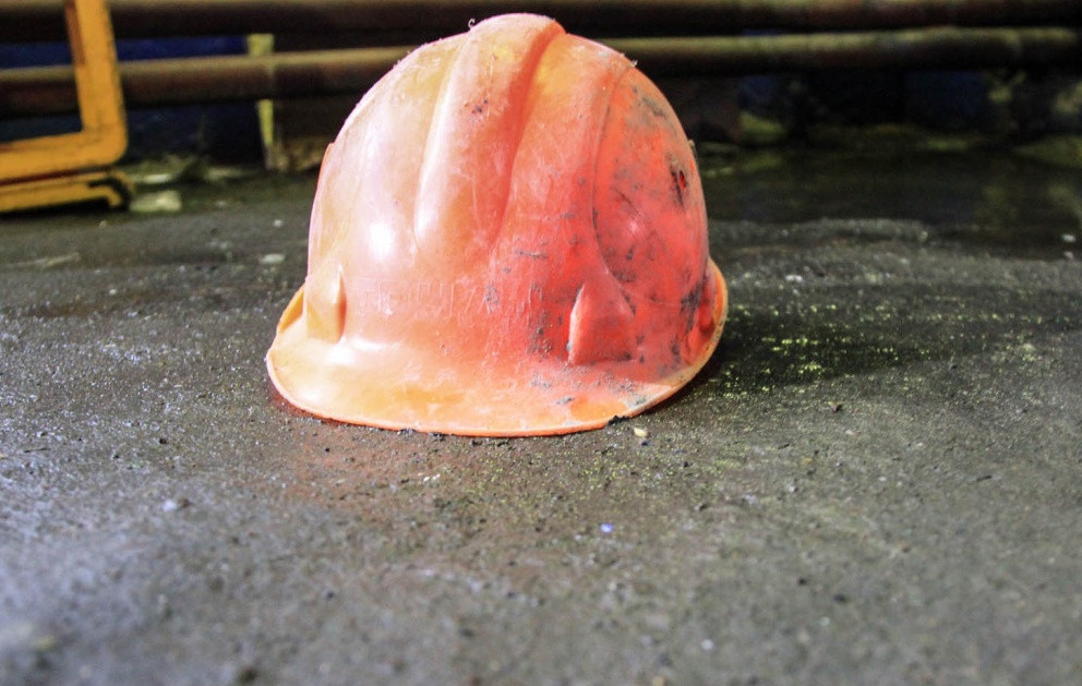 Павлодарда жұмысшы жеті метр бункерге құлап кетті