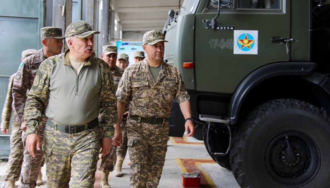 Гарнизонның жай-күйімен танысты