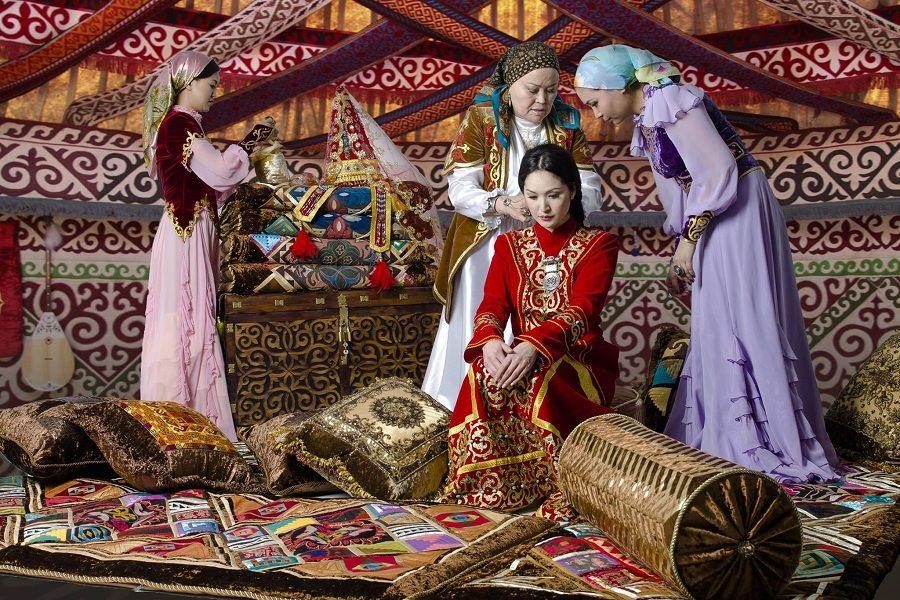 Сақтасаң салтын, сыйлайды халқың