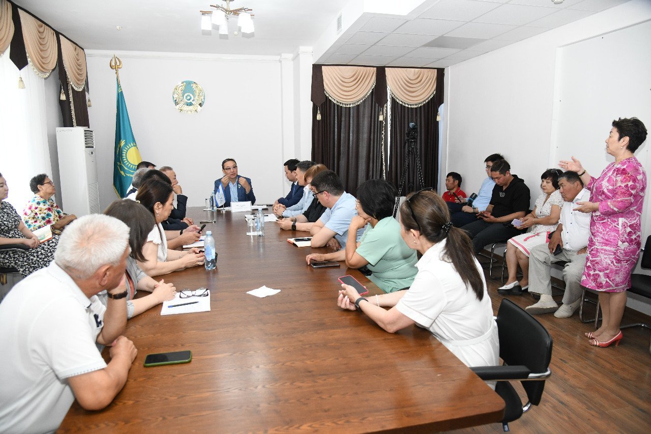 Ақ желеңділер неге алаңдайды?