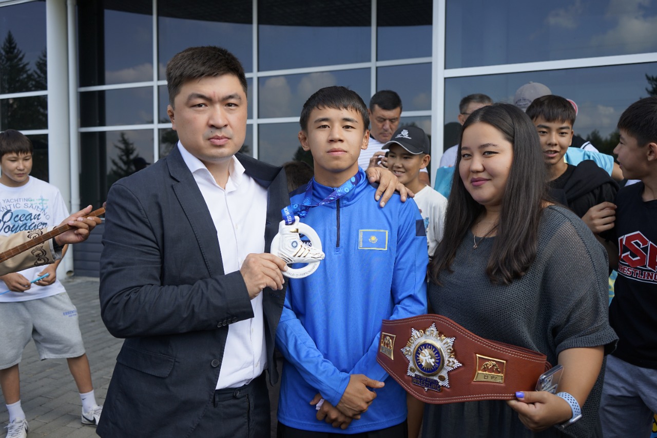 Әлем чемпионын қарсы алды елі