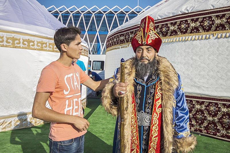 Балауыздан құйылған Абылай хан бейнесі