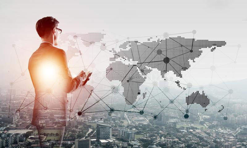 Өзгермелі әлемдегі ынтымақтастық жолы