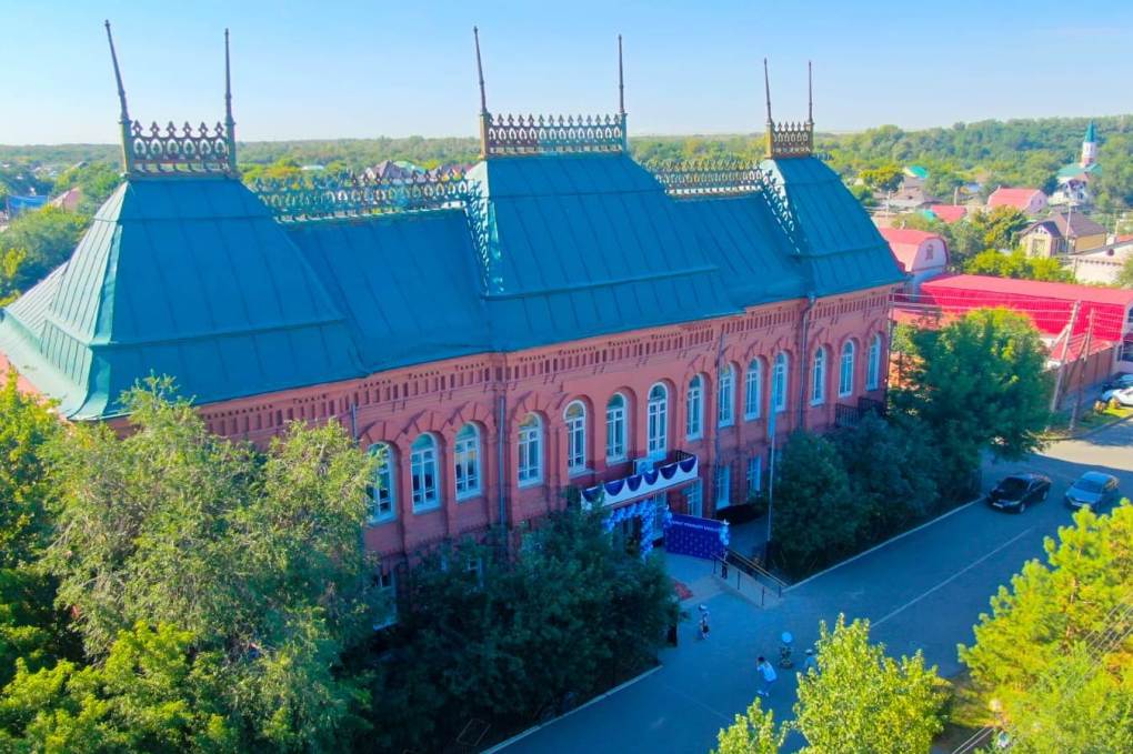 Сурет мектебінің сергелдеңі