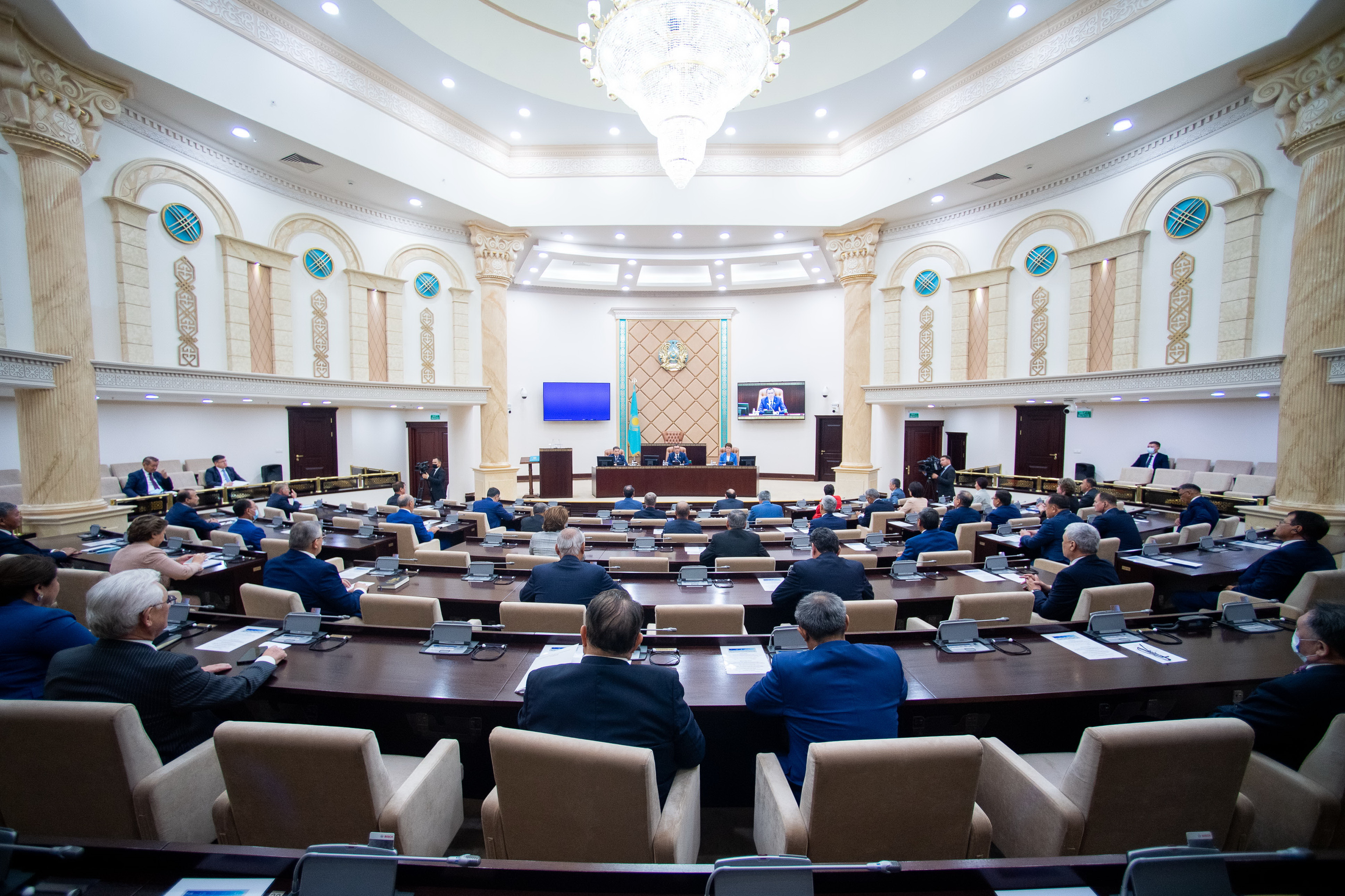 Сенаторлар ант берді