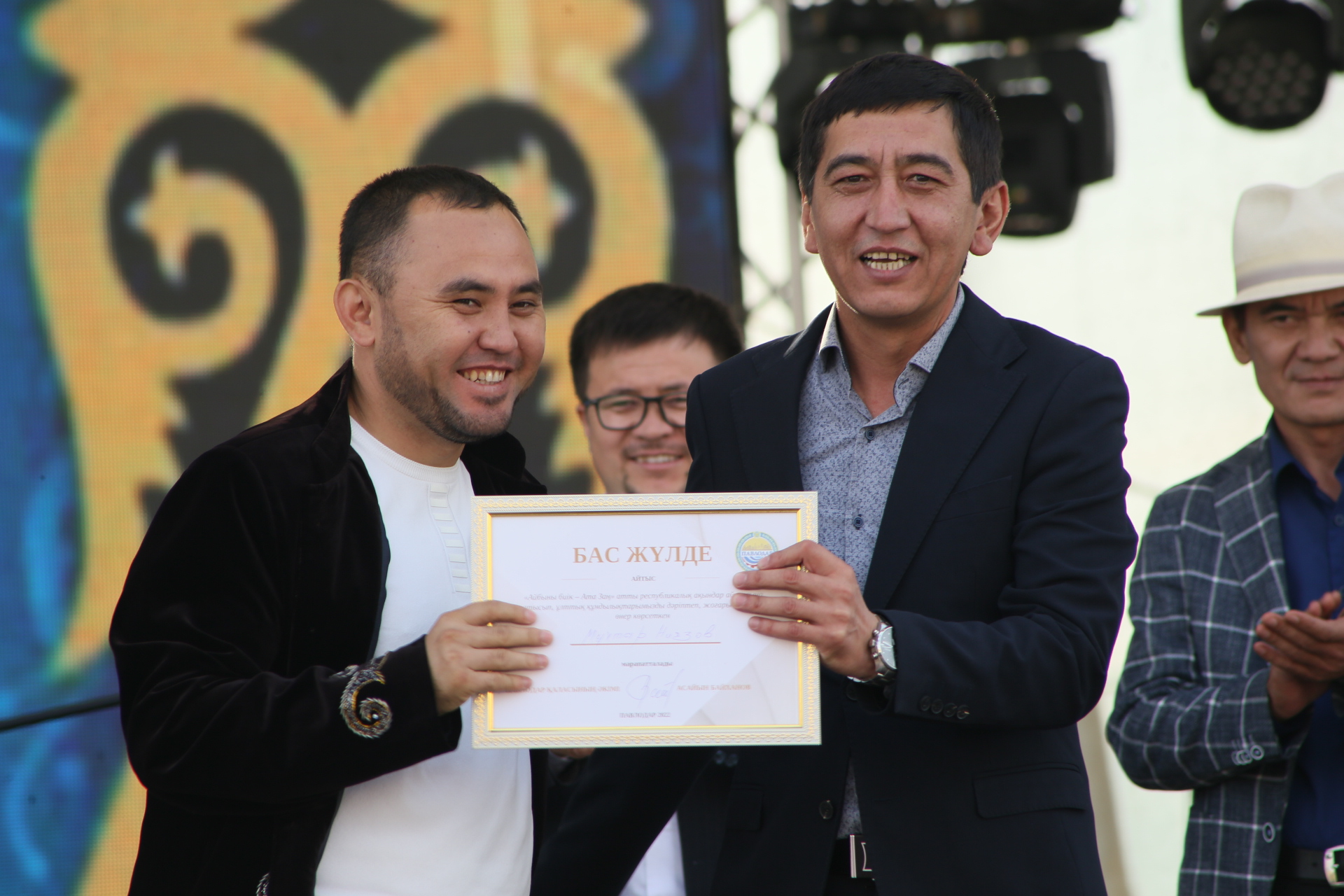 Айтыс өтті Ертіс бойын дүбірлетіп...