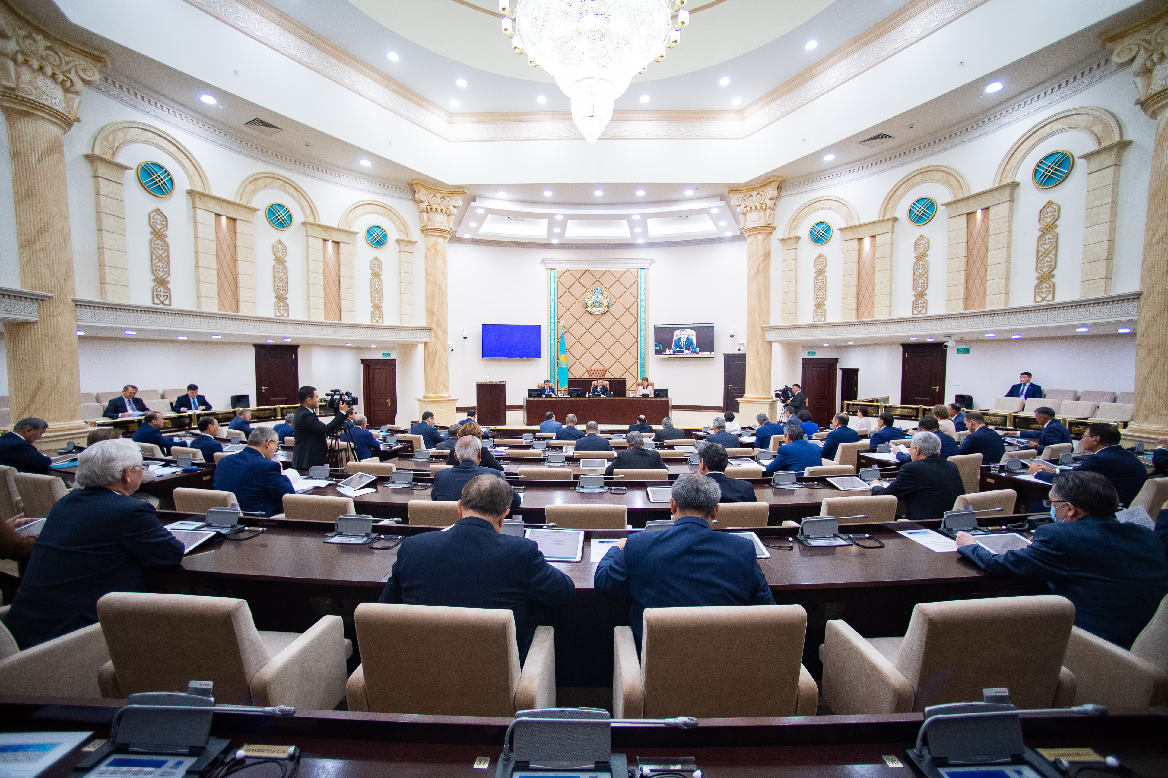 Асыл тұқымды мал басы қайтсе көбейеді?